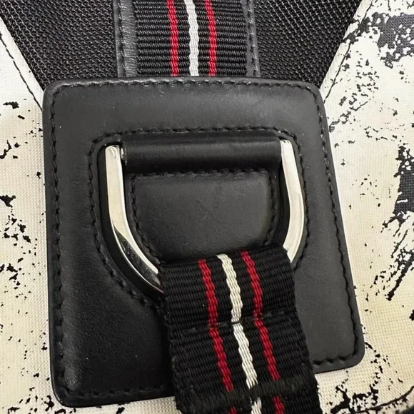 ✨Dior Black navy and White Backpack 100% authentic 
Men and women can both use - Picture 5 of 9